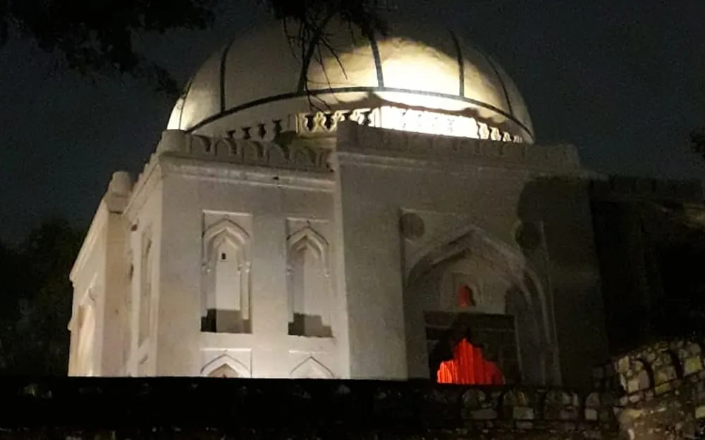 Bara Lao Ka Gumbad
